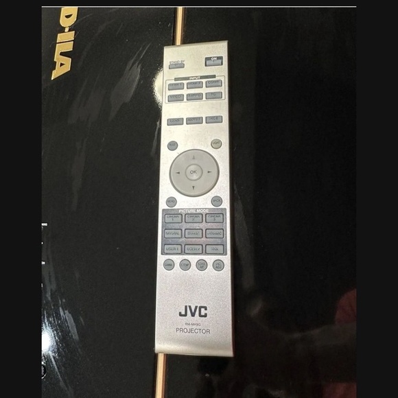 JVC Professional DLA-RS35-U Home Cinema Projectorw remote - Picture 3 of 9